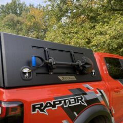 KIT DE FIXATION UNIVERSEL SUR PORTE LATERALES HARD TOP ROCKALU 2